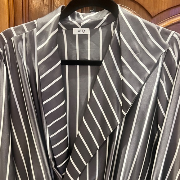 ALIX NYC Silky Long Sleeve Blouse Bodysuit Gray with White Stripes Size Small - Picture 5 of 8